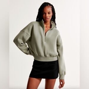 Abercrombie & Fitch Essential Sunday Half-Zip sweatshirt in sage green, size XXS